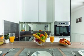 Fridge, microwave, oven, stovetop - Maison le Bac Apartments (Paris)