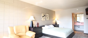 Lindell - Downtown CF Studio - King Bed! 510
