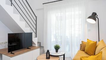 Loft, 2 Bedrooms, Pool Access | Living area