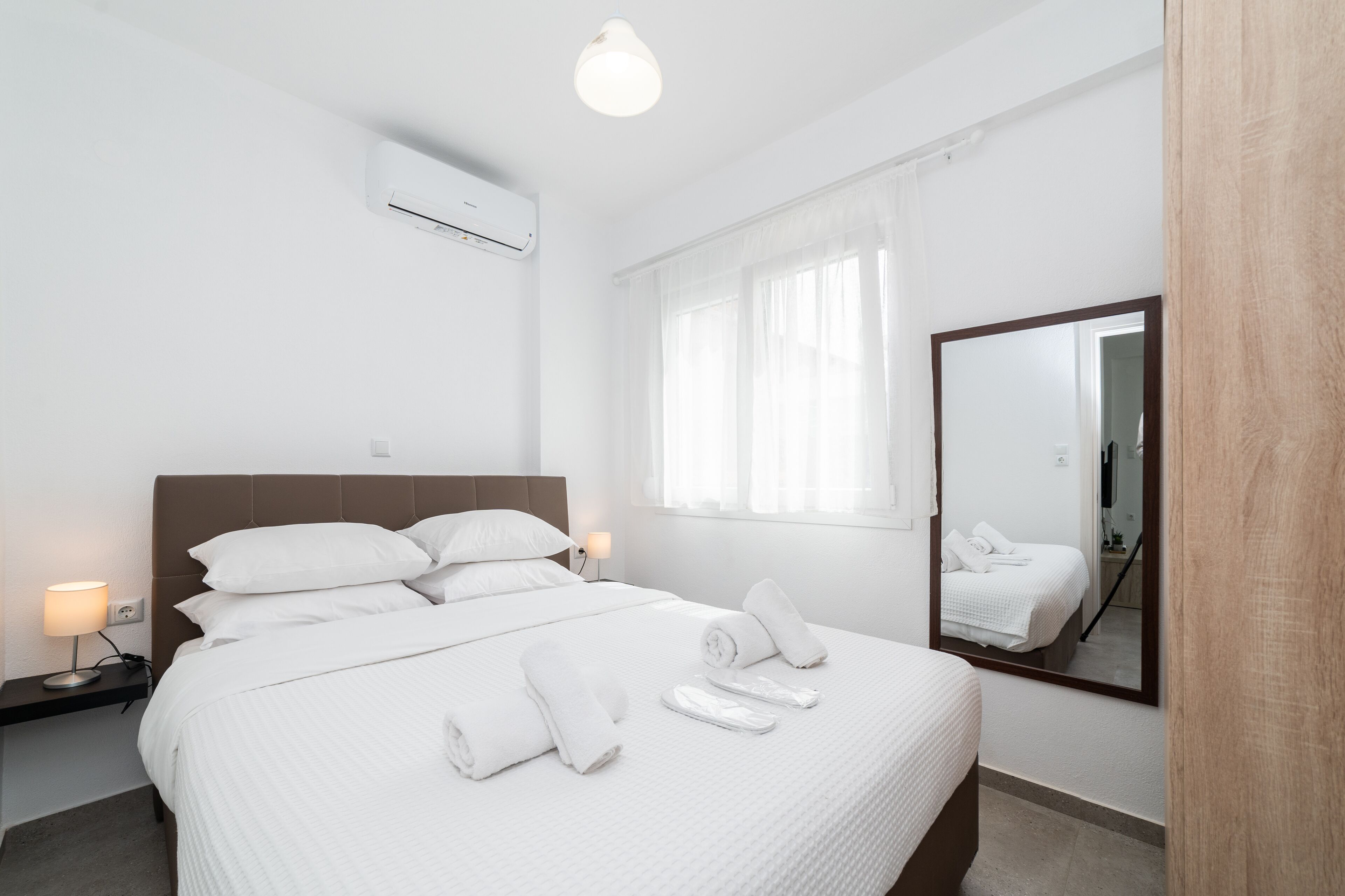 Decoración personalizada, muebles diferentes y cortinas blackout 