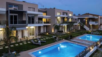 Loft, 2 Bedrooms, Pool Access | Individually decorated, individually furnished, blackout curtains