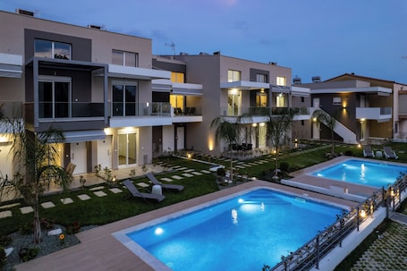 Loft, 2 Bedrooms, Pool Access | Individually decorated, individually furnished, blackout drapes