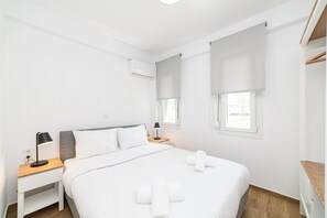 Decoración personalizada, muebles diferentes y cortinas blackout 