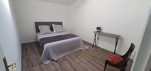 4 Schlafzimmer, Bügeleisen/Bügelbrett, kostenloses WLAN, Bettwäsche