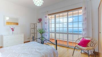 Classic House, Non Smoking | 3 bedrooms, iron/ironing board, free WiFi, bed sheets