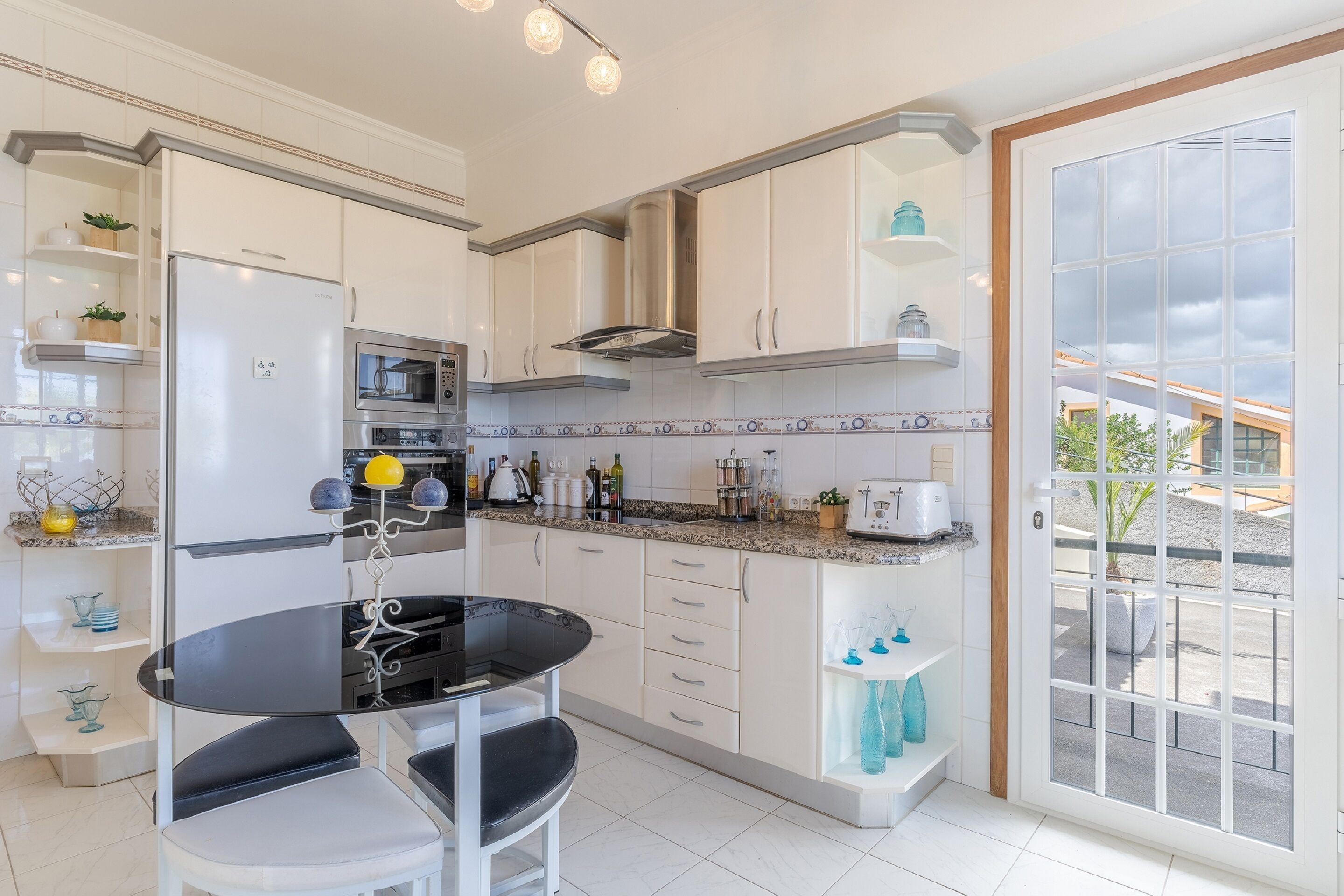 Classic House, Non Smoking | Private kitchen | Fridge, microwave, oven, dishwasher