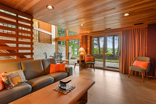 Modern Lake House w/ Hot Tub, Game Room & Relaxing Views