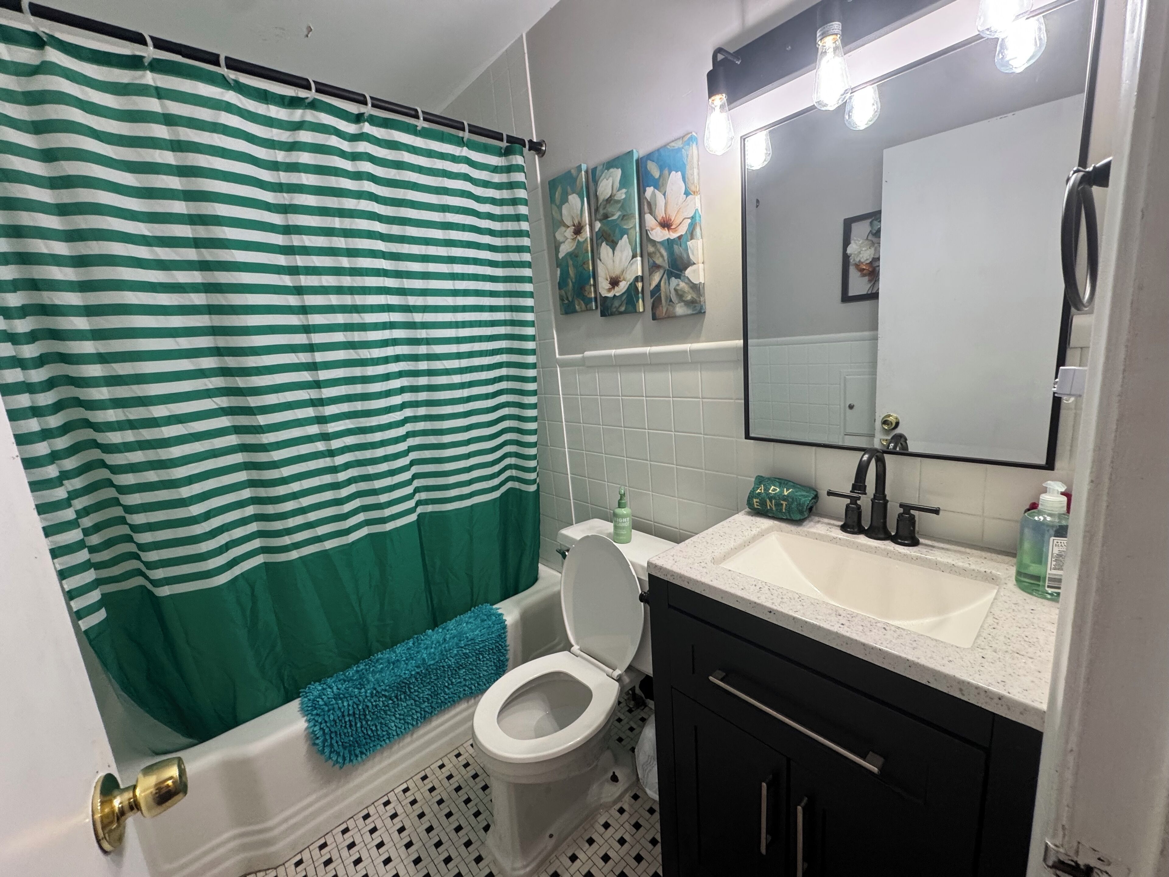 Combined shower/bathtub