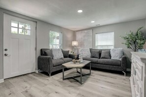 Living area - Relaxing 2 bedroom house (Galveston)