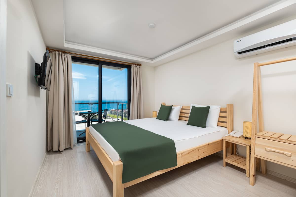 Economy Double Room | Premium bedding, down comforters, minibar (free items), in-room safe