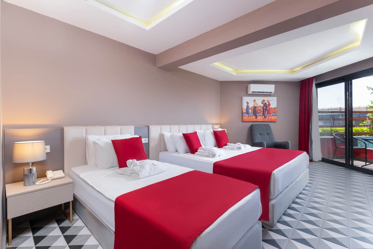 Comfort Double or Twin Room | Premium bedding, down comforters, minibar (free items), in-room safe