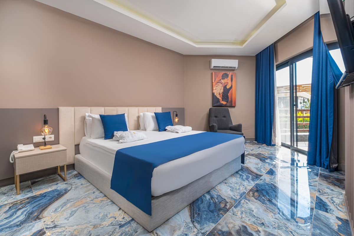 Premium Room | Premium bedding, down comforters, minibar (free items), in-room safe