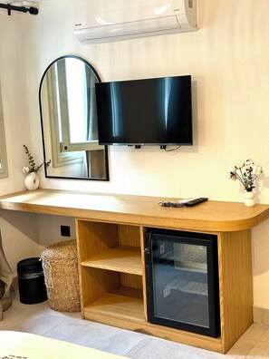 Economy Triple Room | Egyptian cotton sheets, premium bedding, minibar, in-room safe - Kotraba Butik Hotel (Cesme)