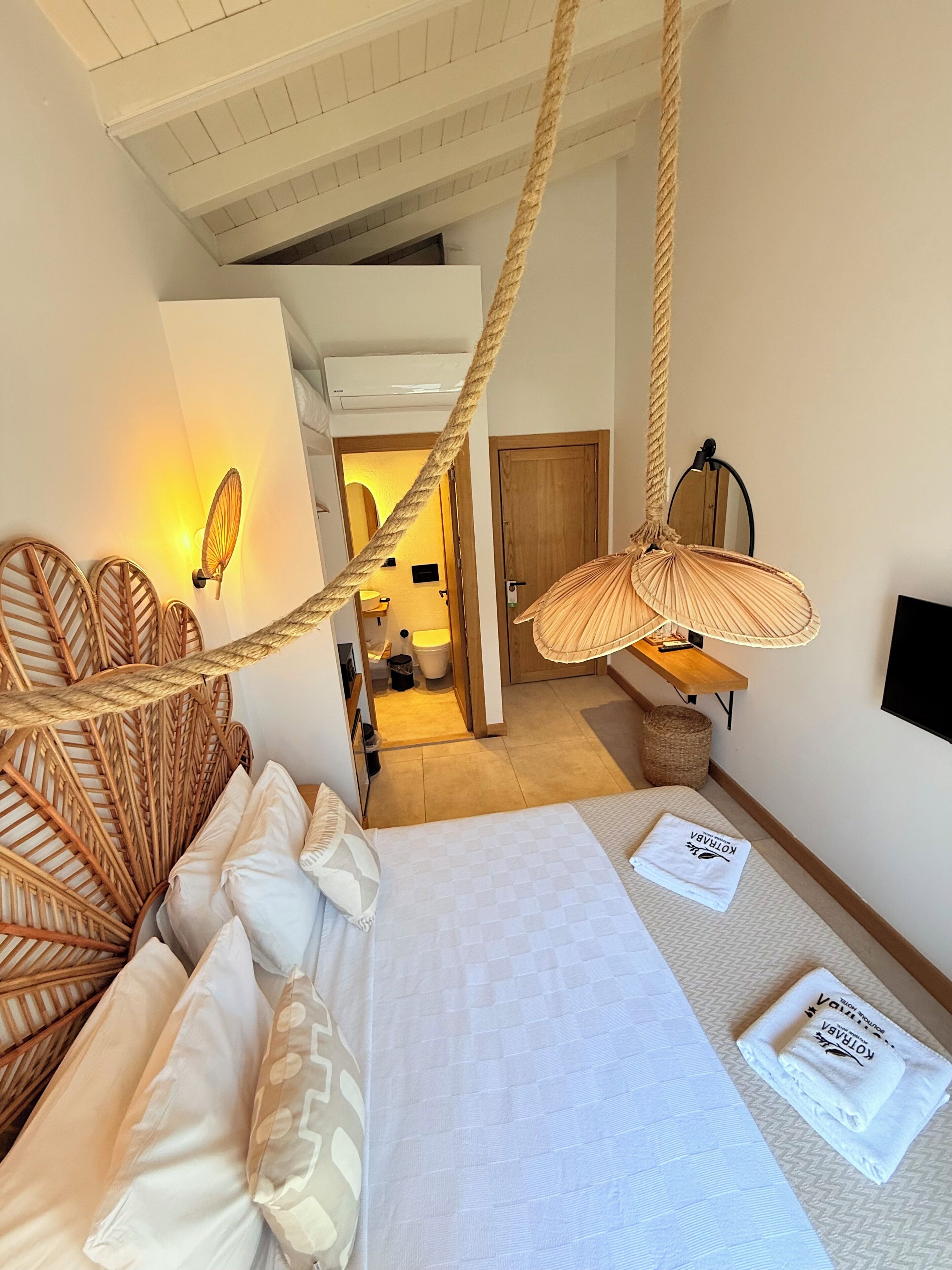 Deluxe Room, 1 Bedroom, Non Smoking, Ensuite | Egyptian cotton sheets, premium bedding, minibar, in-room safe