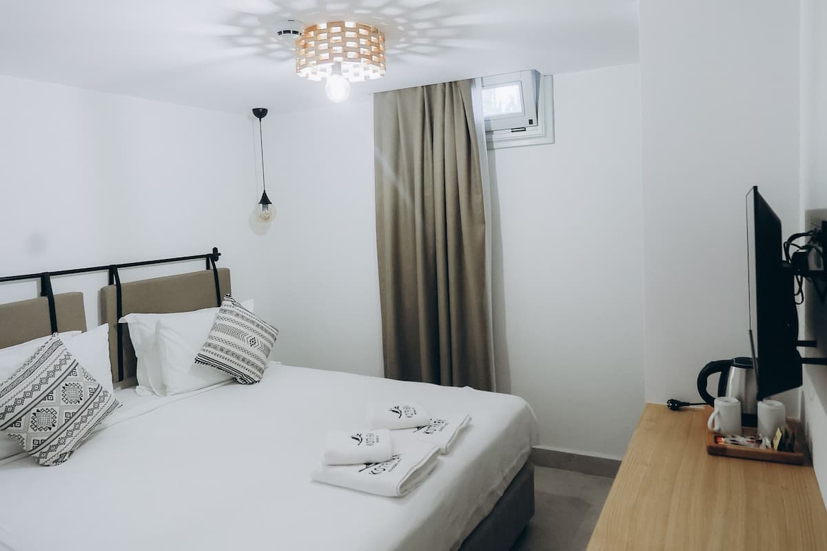 Economy Basement Floor | Egyptian cotton sheets, premium bedding, minibar, in-room safe