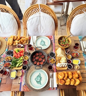 Tägliches inbegriffenes großes Frühstück