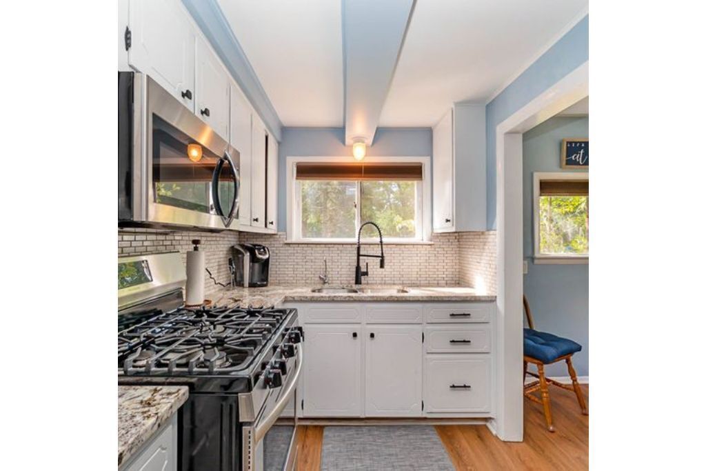 Completely remodeled, lakefront cottage on Van Etten Lake!