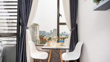 Basic Studio, 1 Queen Bed, City View | Individually furnished, desk, laptop workspace, soundproofing