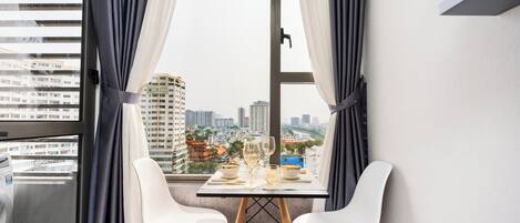 Basic Studio, 1 Queen Bed, City View | Individually furnished, desk, laptop workspace, soundproofing