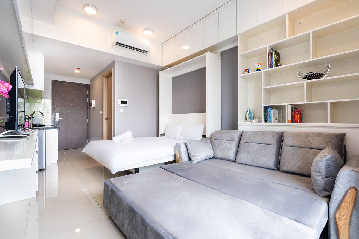 Studio cơ bản, 1 giường cỡ queen, quang cảnh thành phố | Bàn, khu vực làm việc phù hợp cho laptop, phòng cách âm 