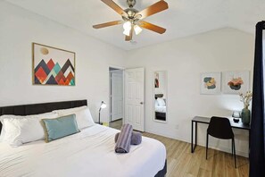 5 quartos, escrivaninha, ferros/tábuas de passar roupa, Wi-Fi