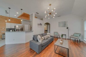 Télévision, cheminée, espaces bureaux