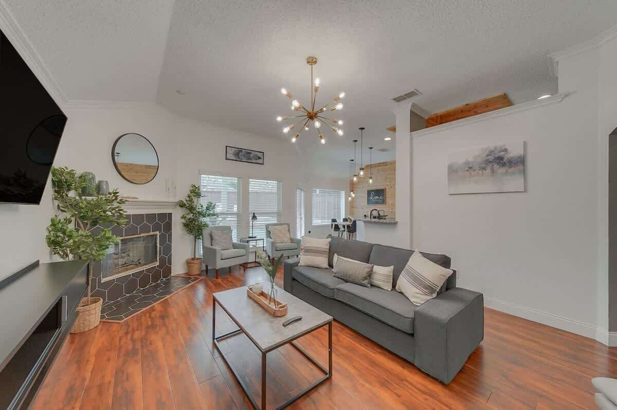 TV, fireplace, offices