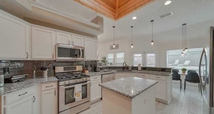 Poolside Summer 5BR 2Bath Home with Gaming Room