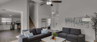 The Prestige Poolside Escape - 5BR w/Cinema & Gaming