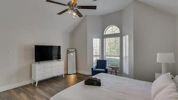 5 bedrooms, iron/ironing board, WiFi, bed sheets