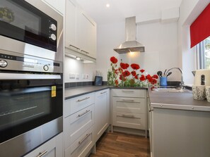 Refrigerador, lavavajillas, tetera eléctrica y tostadora 