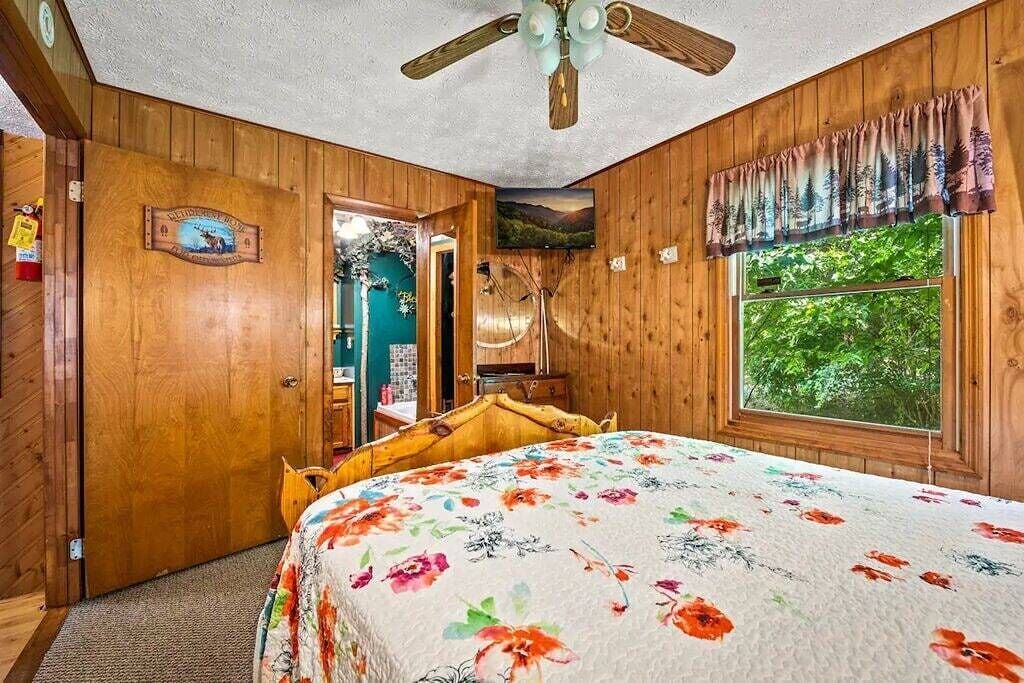 2 slaapkamers, een strijkplank/strijkijzer, reisbedje, gratis wifi