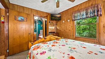 2 slaapkamers, een strijkplank/strijkijzer, reisbedje, gratis wifi