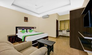 Standard Room | Desk, iron/ironing board - Hotel Royal Splendid (Bengaluru)