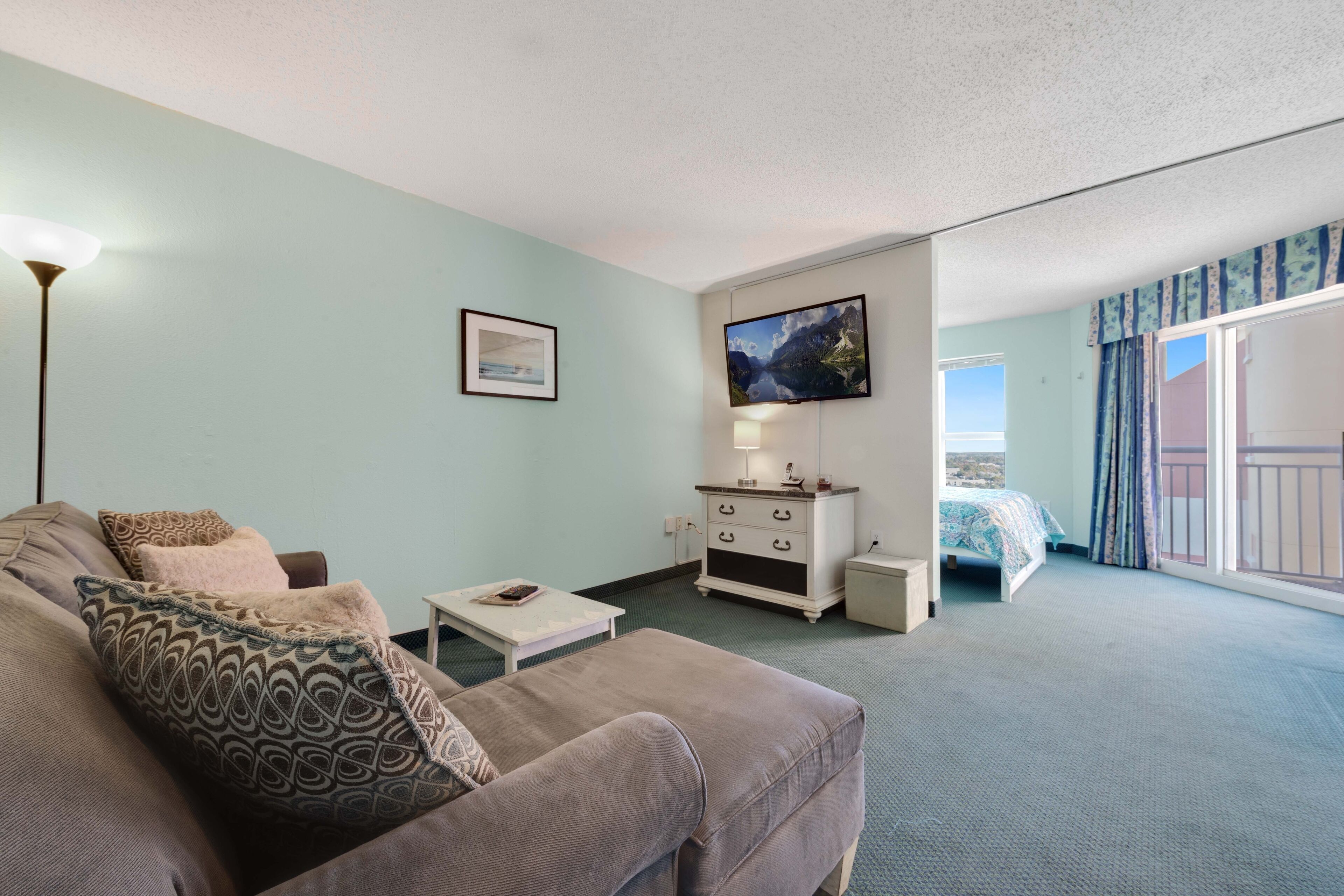 beautiful Oceanview resort condo with WIFI and relaxing atmosphere.