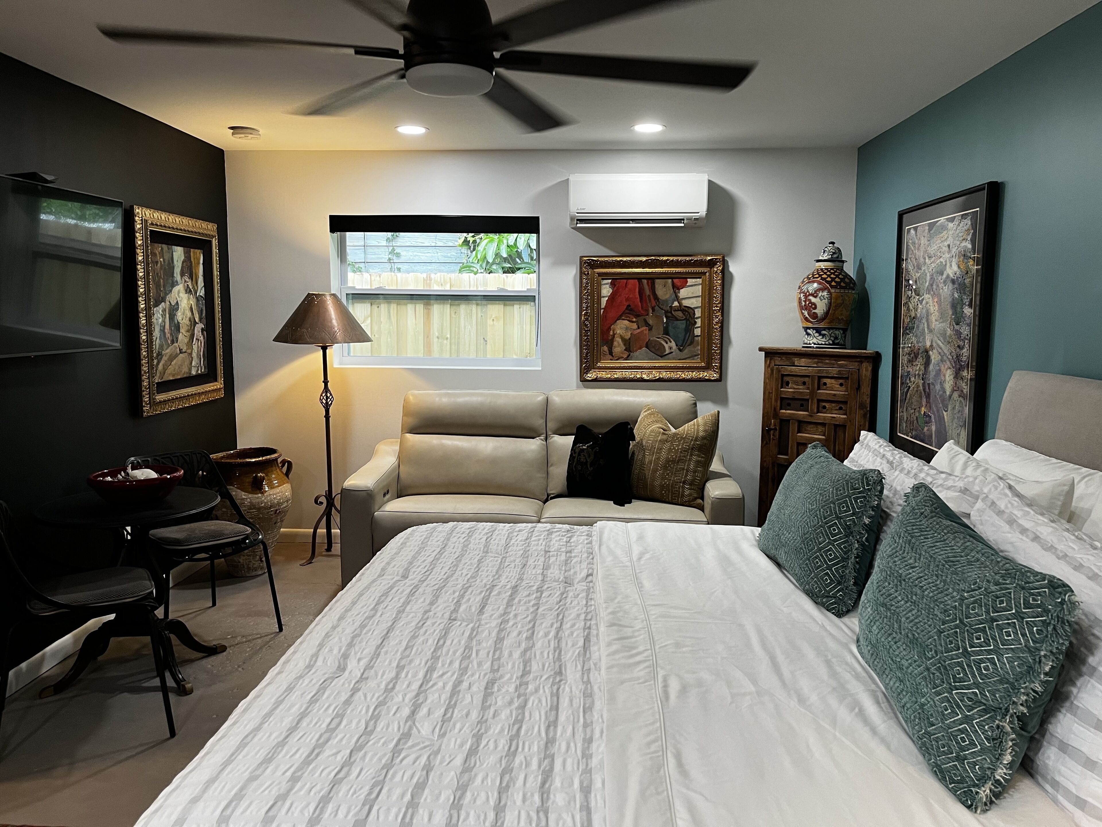 Josie’s private oasis with pool, near beach