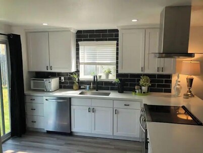 Luxury Brand New Remodeled 3 Bedroom Duplex!
