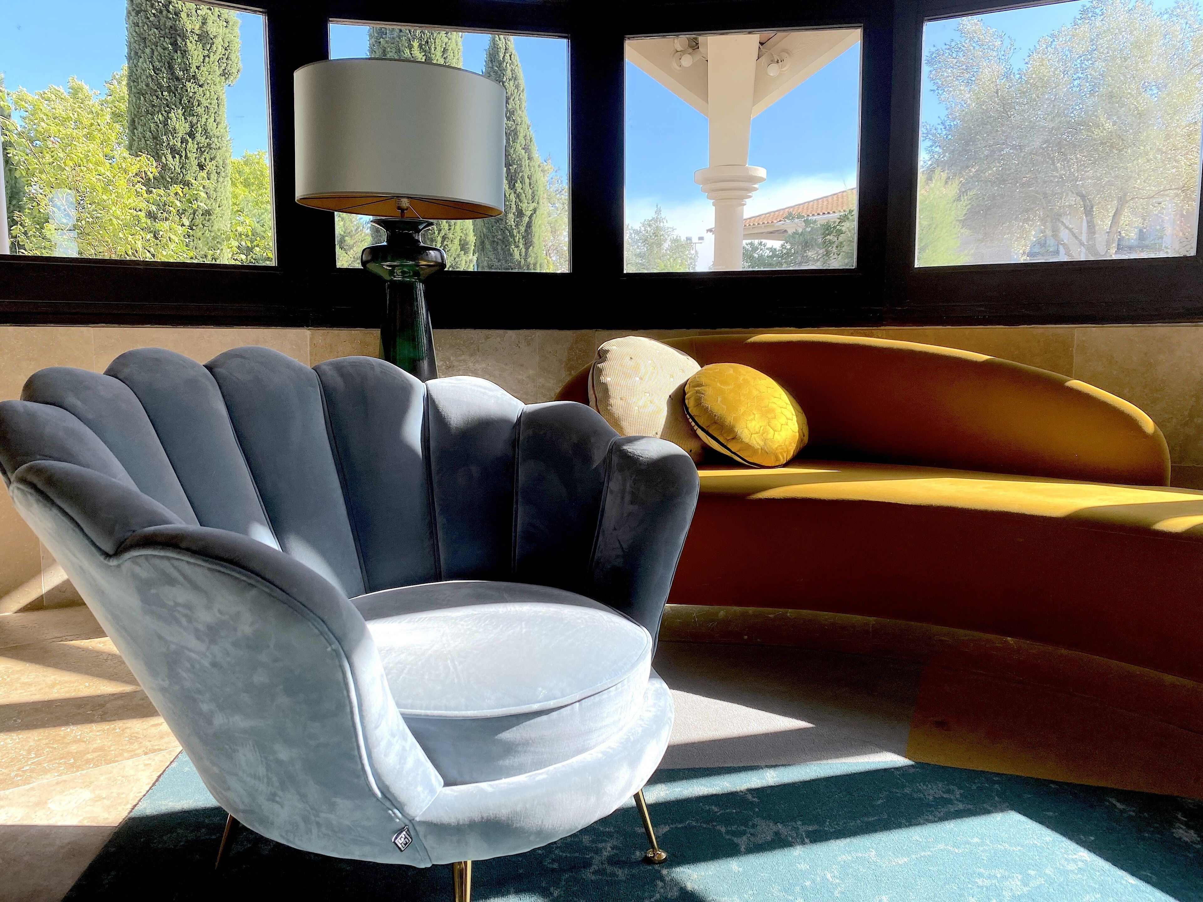 Coin salon dans le hall