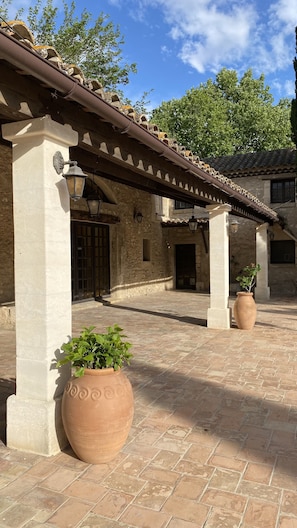 Exterior - Domaine de la Reynaude (Aurons)