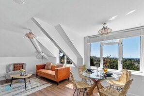 Apartment (2 Bedrooms) | Front of property - The Penthouse By Pureserviced (Plymouth)