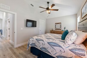 3 bedrooms, iron/ironing board, WiFi, bed sheets