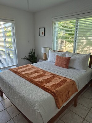 3 bedrooms, iron/ironing board, free WiFi, bed sheets - Ellie’s Landing 1 – Chill & Grill Dockside Oasis (Port Charlotte)