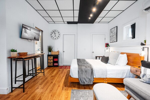 1 habitación, escritorio, tabla de planchar con plancha y wifi gratis