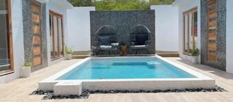 Entire Resort with Pool, open Air Shower & Bath
