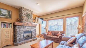 Télévision, cheminée