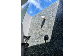 Unclassified image, 4 of 36, button