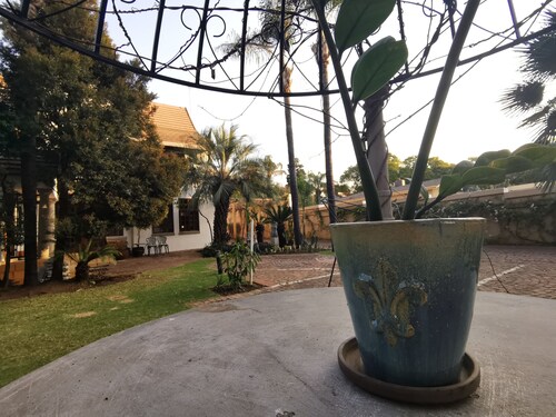 Adorable and Cozy Cottage in the Heart of Pretoria