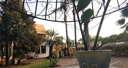 Adorable and Cozy Cottage in the Heart of Pretoria