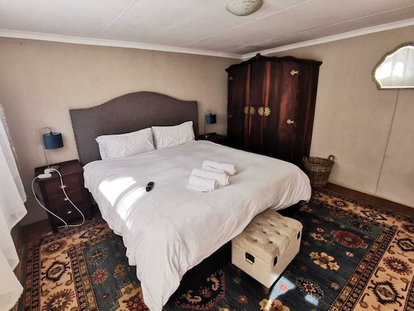 1 bedroom, desk, free WiFi, bed sheets