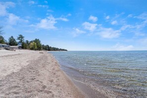 Solsenger og strandhåndklær